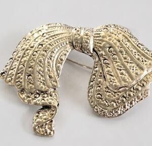 Modern Faux Marcasite Bow Brooch Pin 2”‎ x 1” Textured Silver-tone Metal so-32